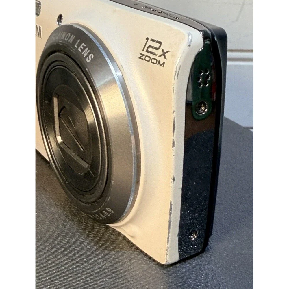 Fujifilm finepix T550 White Digital Camera 16MP - 8 GB SD Card  & 3 Batteries